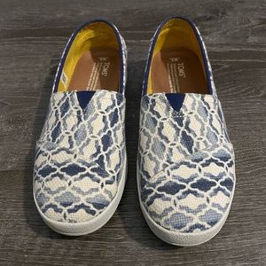 Toms Avalon slip-on shoes NWOT